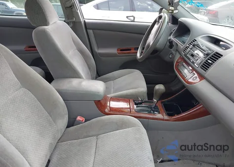 2004 Toyota Camry Xle z USA, uszkodzony, nr VIN 4T1BE32K34U920533